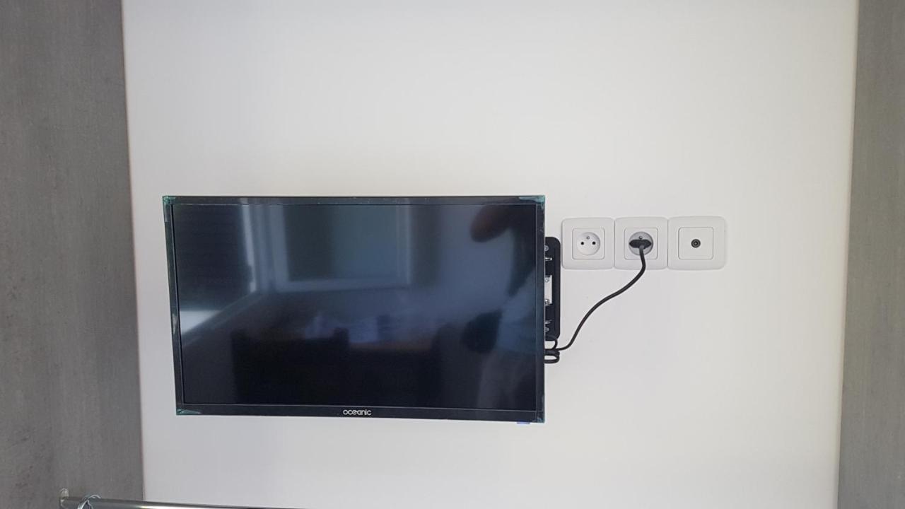 New Cheap Private Room, Kitchen , Overwieuw Sea,Tram On Spot, 12 Minutes From Nice Train Station With Tram , Beach In 17 Min Tram , Chambre Privee Pas Cher, Cuisine Equipee , Tram Sur Place, Apercu Mer, 12 Min De La Gare De Nice Avec Le Tram, 17 Min 외부 사진