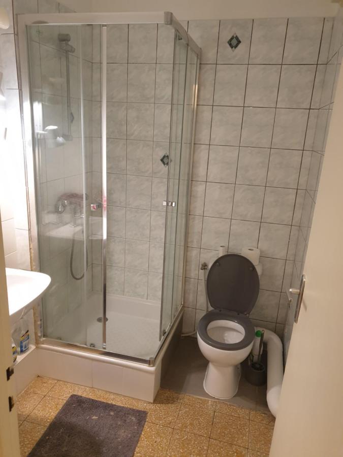 New Cheap Private Room, Kitchen , Overwieuw Sea,Tram On Spot, 12 Minutes From Nice Train Station With Tram , Beach In 17 Min Tram , Chambre Privee Pas Cher, Cuisine Equipee , Tram Sur Place, Apercu Mer, 12 Min De La Gare De Nice Avec Le Tram, 17 Min 외부 사진