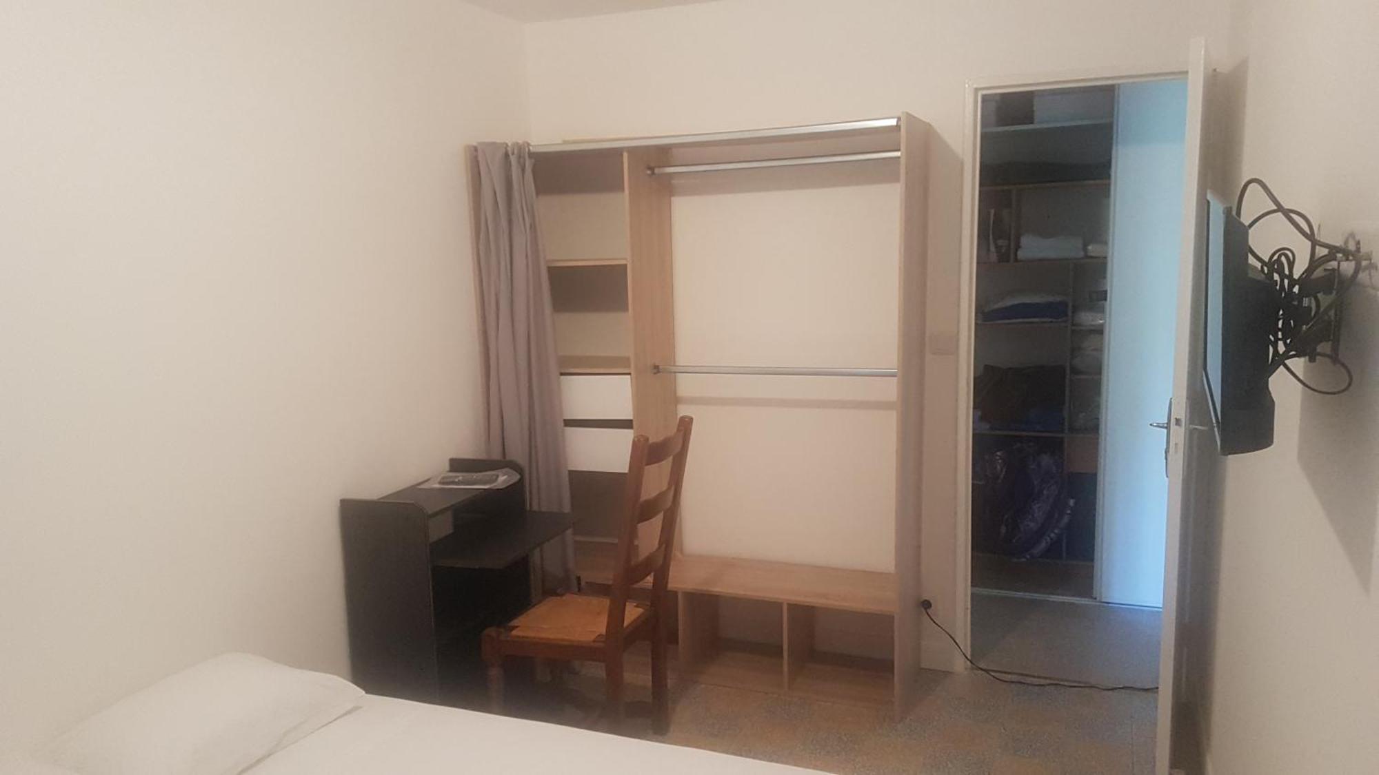 New Cheap Private Room, Kitchen , Overwieuw Sea,Tram On Spot, 12 Minutes From Nice Train Station With Tram , Beach In 17 Min Tram , Chambre Privee Pas Cher, Cuisine Equipee , Tram Sur Place, Apercu Mer, 12 Min De La Gare De Nice Avec Le Tram, 17 Min 객실 사진